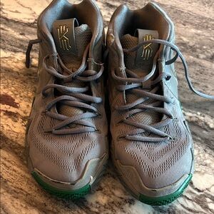 Nike (Kyree Irving 2017) Kids Sneakers 6.5